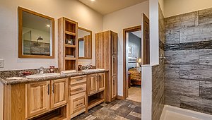 Showcase MW / The Forest Heights 32' Bathroom 29639