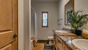 Showcase MW / The Forest Heights 32' Bathroom 29642