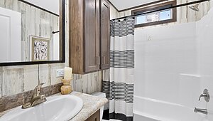 Vista / The Greenbrier 16763L Bathroom 153456