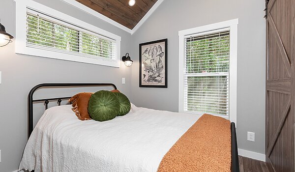 Clayton Park Model / Swayback Interior 120888