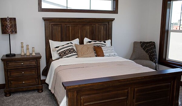 Legend HUD / 76-4 54LGD28483BH Bedroom 113504
