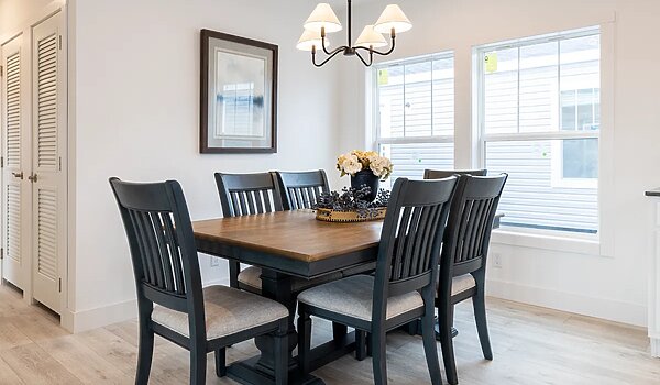 Encore / Winston 54ENC28563BH Interior 134692