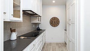 Encore / Winston 54ENC28563BH Interior 134693