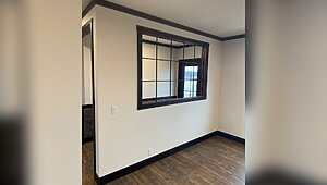 Ivory Oak Series / Lazy Creek Landing 52-3272-53-1 Interior 150453