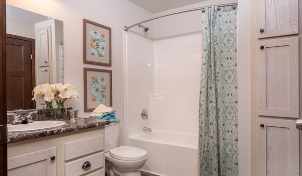 Heritage / The Adams 6428-9049 Bathroom 23625