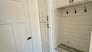 Select Series / Caroline V 6432A Interior 128196
