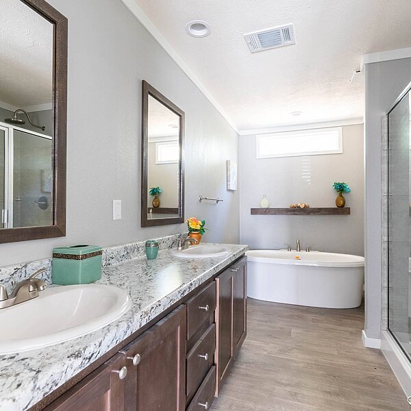 New Vision / The Suite Sara Bathroom 118285