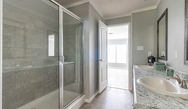 New Vision / The Suite Sara Bathroom 118286