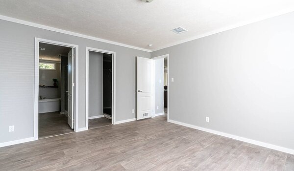 New Vision / The Suite Sara Bedroom 118280