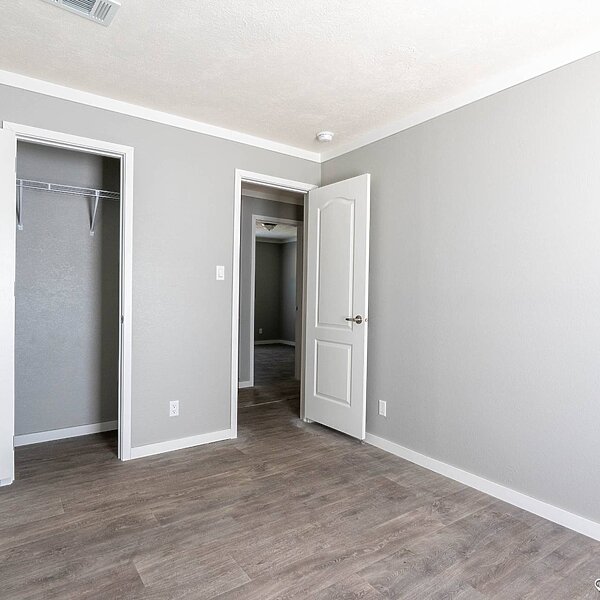 New Vision / The Suite Sara Bedroom 118282