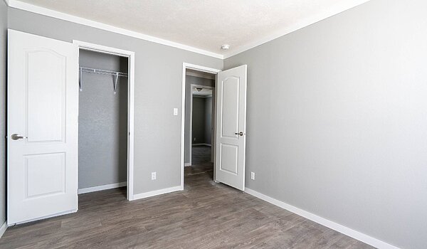 New Vision / The Suite Sara Bedroom 118282