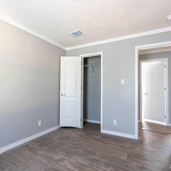 New Vision / The Suite Sara Bedroom 118284
