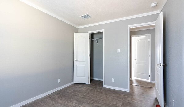 New Vision / The Suite Sara Bedroom 118284