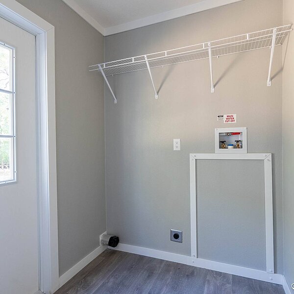 New Vision / The Suite Sara Utility 118288