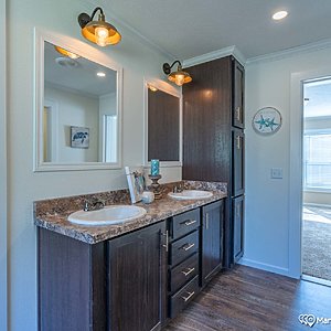 Land Home Package / The Stoney Pointe 327642D Bathroom 37034