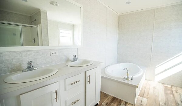 Embark Series / Onward EM284832B Interior 132791