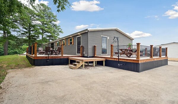 Bravo Basecamp Series / Bunkhouse XL BR327684A Exterior 132942