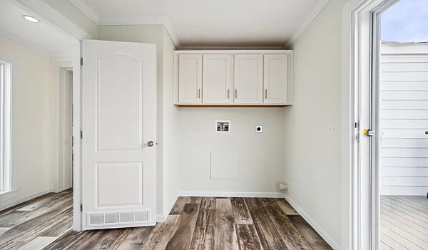Bravo Series / Nexus BR456643A Interior 133062