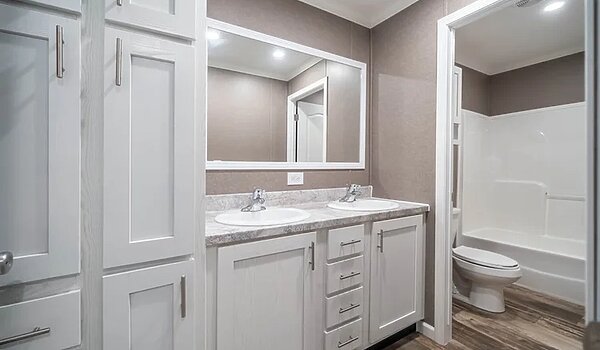 Bravo Series / Ruby BR327642D Interior 133106