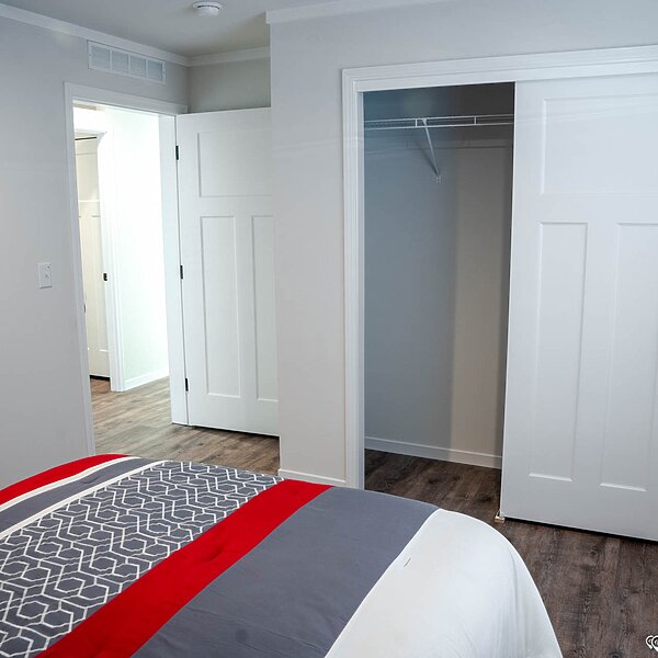 Ridgewood Series / J882 Bedroom 107780