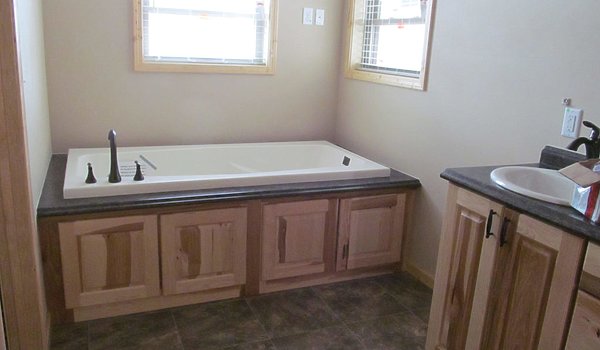 Platinum / Delaware Bathroom 71462