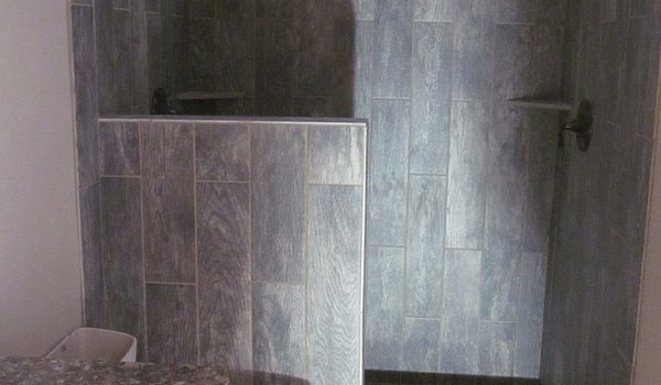 Platinum / Delaware Bathroom 71464