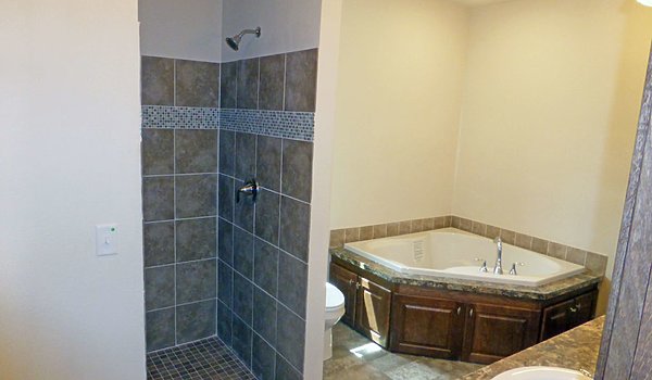 Platinum / Roanoke Bathroom 71539