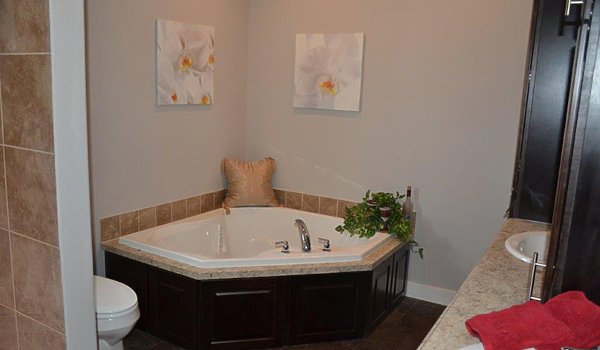 Platinum / Roanoke Bathroom 71542