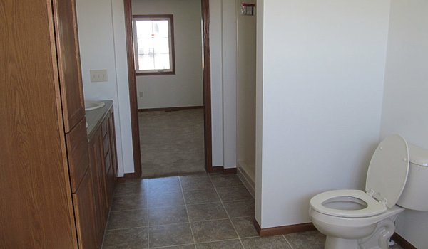 Platinum / Yellowstone Bathroom 71579