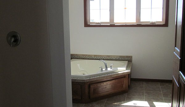 Platinum / Yellowstone Bathroom 71580