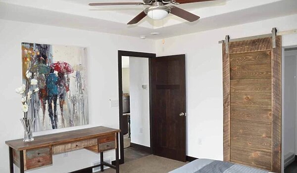 Platinum / Huntley Interior 132038