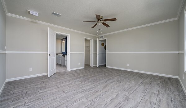 HD Series / Daphne 32242-629 Interior 126979