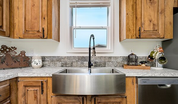 Rebirth Series / Kinder Lou 1634-706 Interior 127095