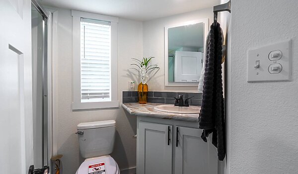 Park Model RV / APS 527B-SL Bathroom 118448