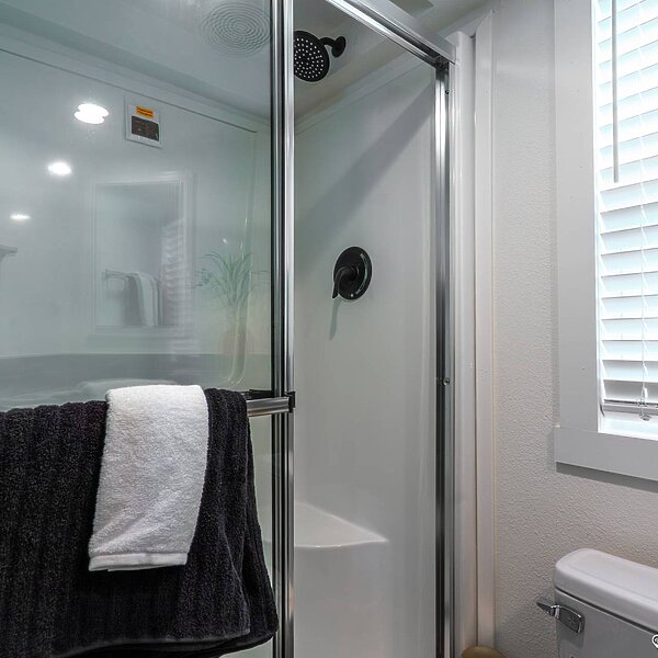 Park Model RV / APS 527B-SL Bathroom 118449