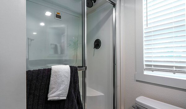 Park Model RV / APS 527B-SL Bathroom 118449