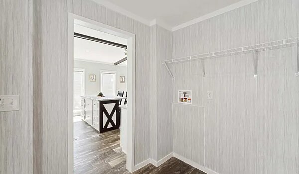 Brave Series / The Maddux 3248464BRV Interior 127247