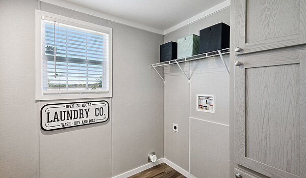 Brave Series / The Justice Interior 123051