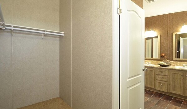 Masterpiece / Kensington 28604K Bedroom 139414