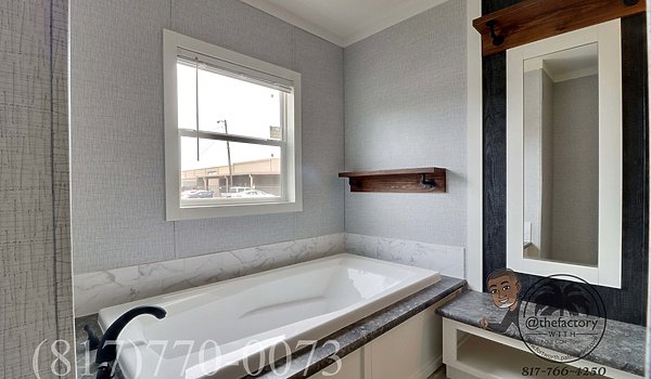 Keystone / The Landrace 76 KH30764L Bathroom 60137