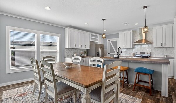 Masterpiece / Retreat 30643R Interior 139504