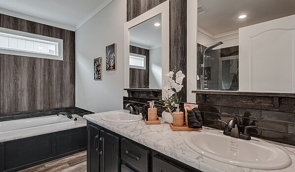 Answer House / 28724A Bathroom 150476