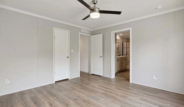 Champion Homes Collection / 0258CHTAH-2856-32111 Bedroom 113106