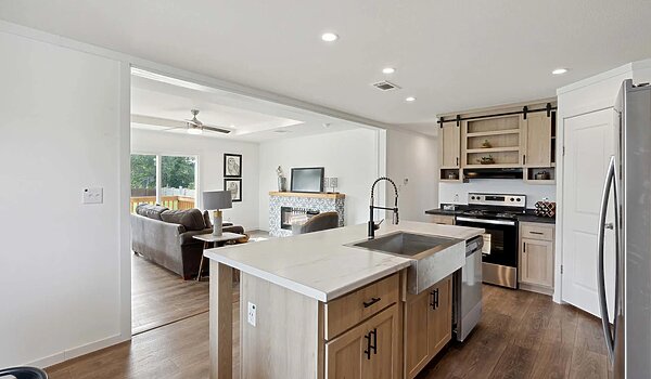 Champion Homes Collection / 0258CHTAH-2856-32111 Kitchen 113102