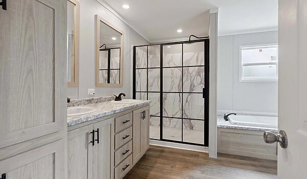 Champion Homes Collection / 0258CHTAH-2856-32111 Bathroom 113108