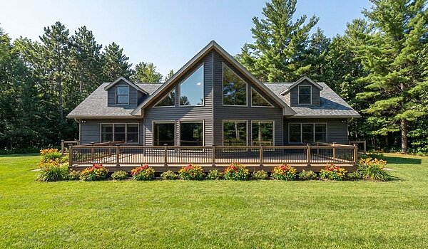 Chalet / 4750 Loft Exterior 55489
