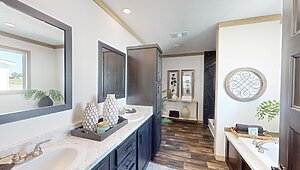 Creekside Series / The Delilah CSFL-3301 Bathroom 102895