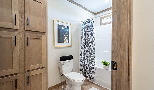 Creekside Series / The Patton Creek CS-3249 Bathroom 103449