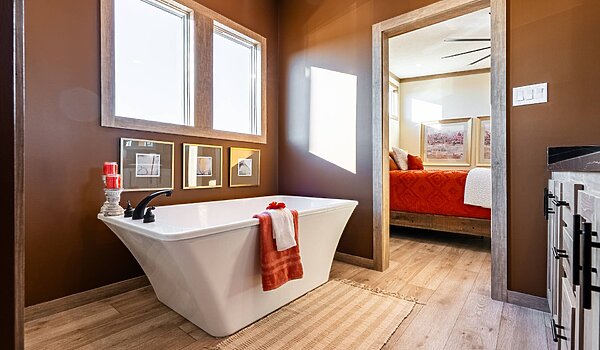 Creekside Series / The Keystone CS-1625 Bathroom 120033