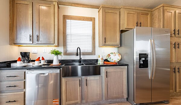 Creekside Series / The Keystone CS-1625 Kitchen 120025